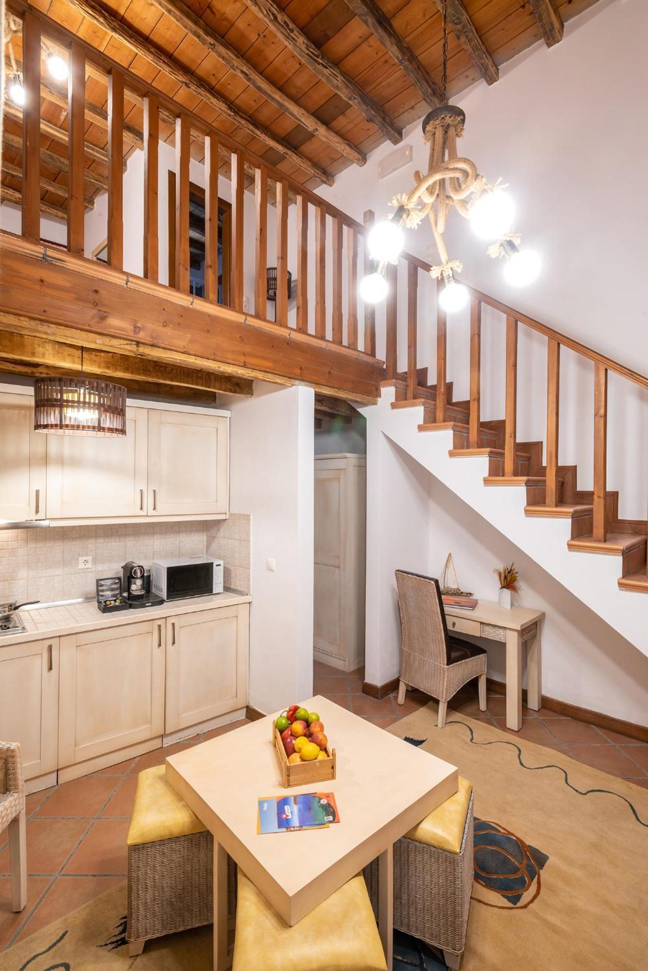 The Varos Residences Hotel Стая снимка